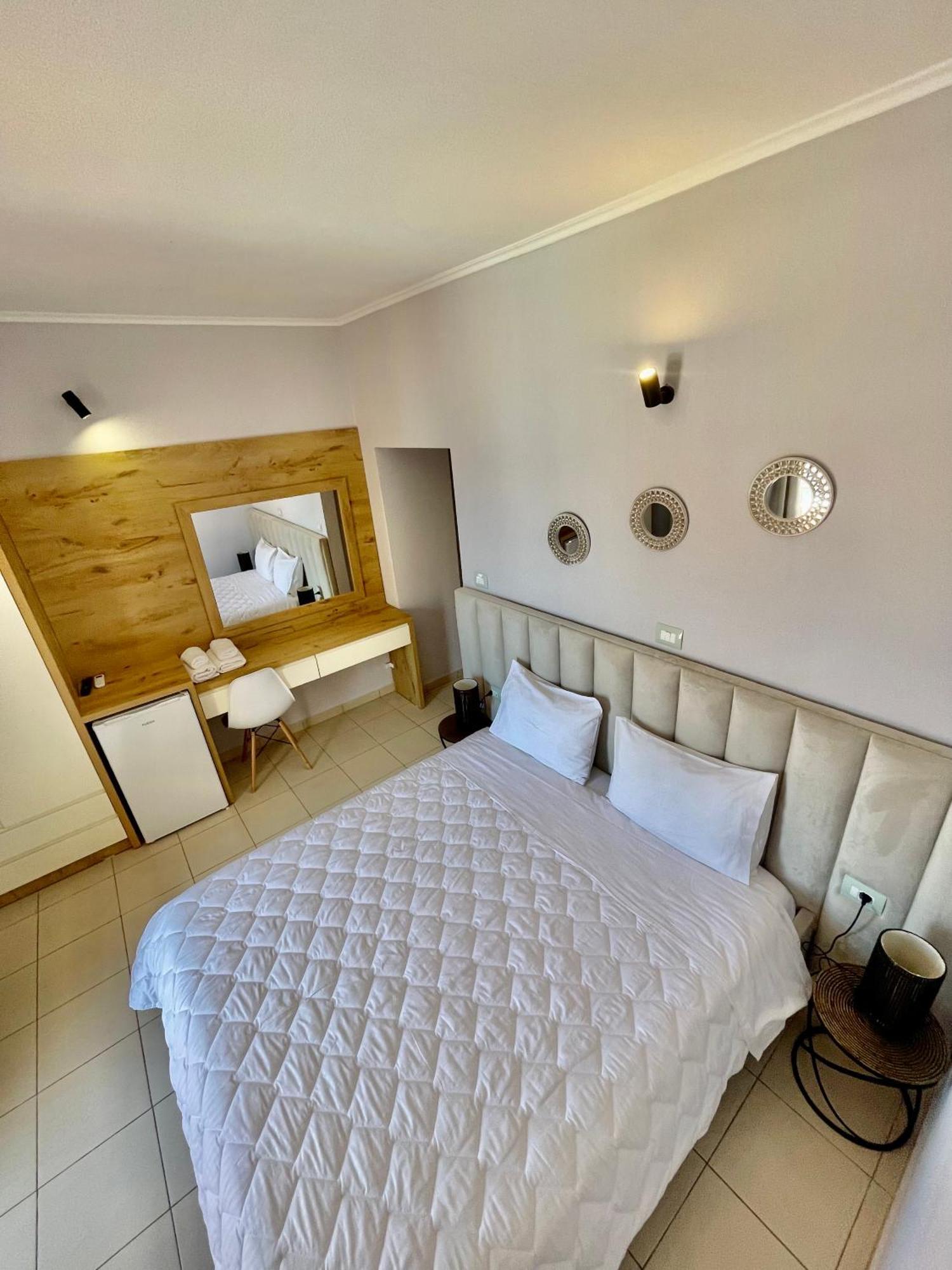 Hotel Kolagji Himare Bagian luar foto