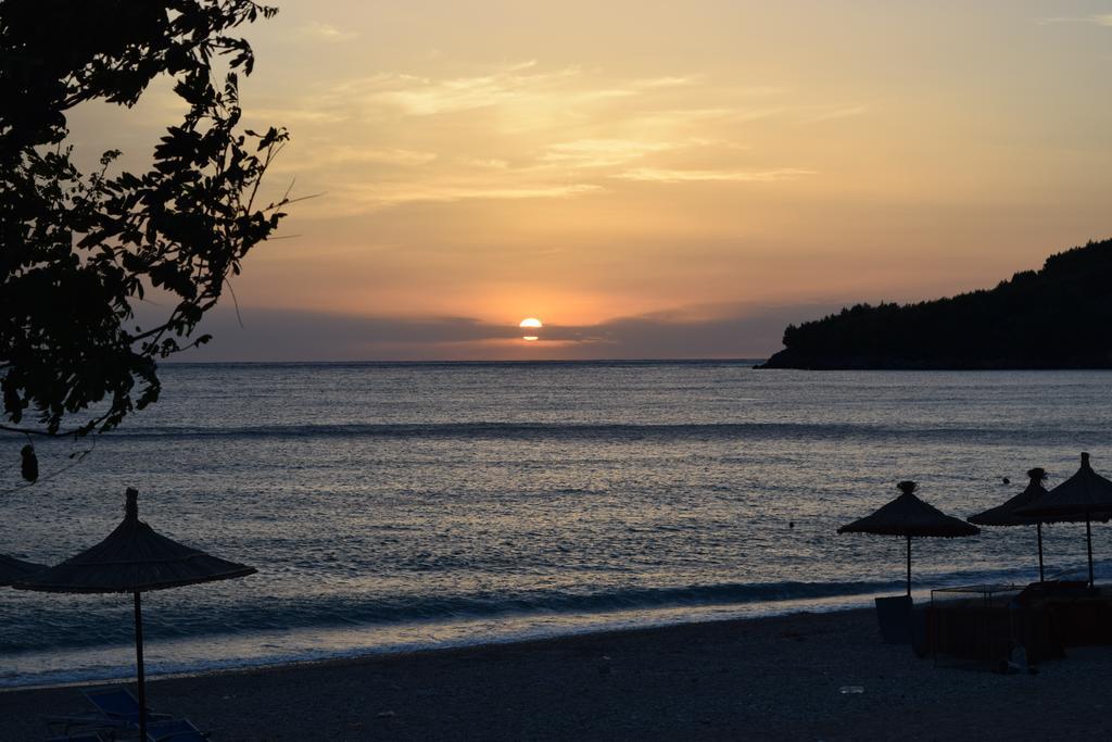 Hotel Kolagji Himare Bagian luar foto