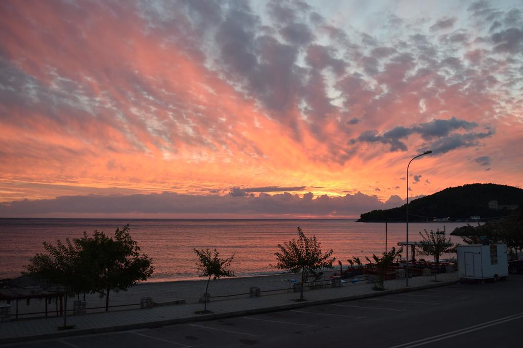 Hotel Kolagji Himare Bagian luar foto